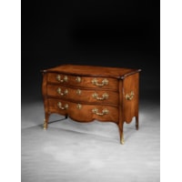 AN IMPORTANT EARLY GEORGE III PADOUKWOOD SERPENTINE COMMODE