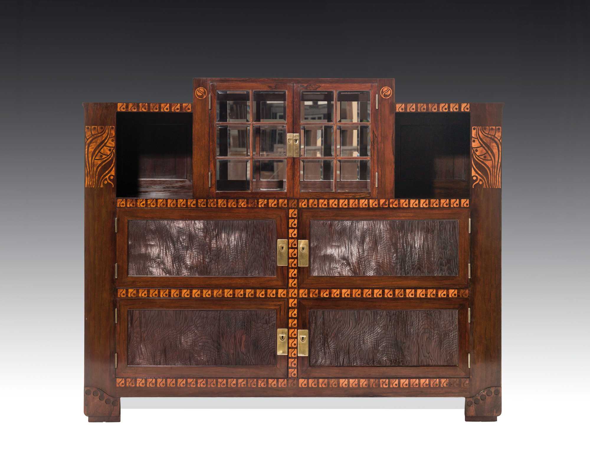 Salon cabinet