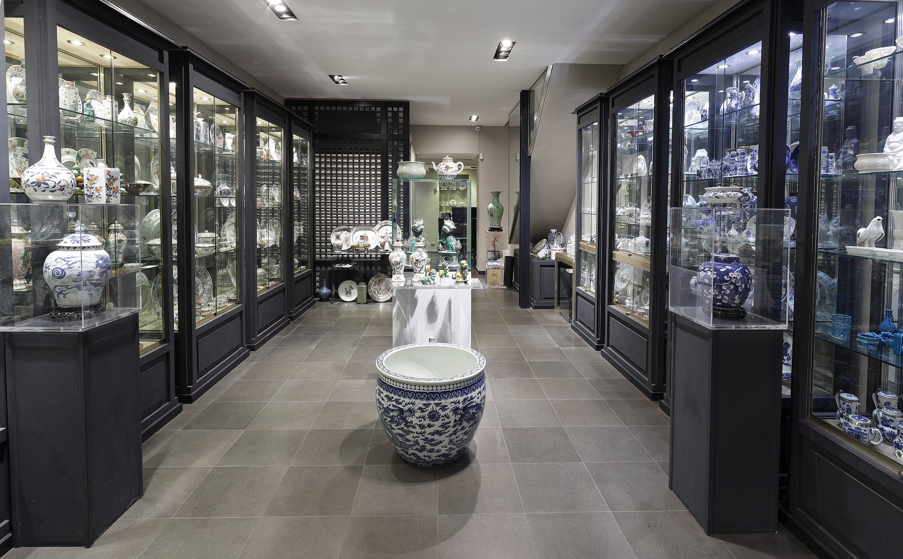 Galerie Bertrand de Lavergne - Paris - 
Porcelain from China and Japan - Snuff bottles - Oriental Art