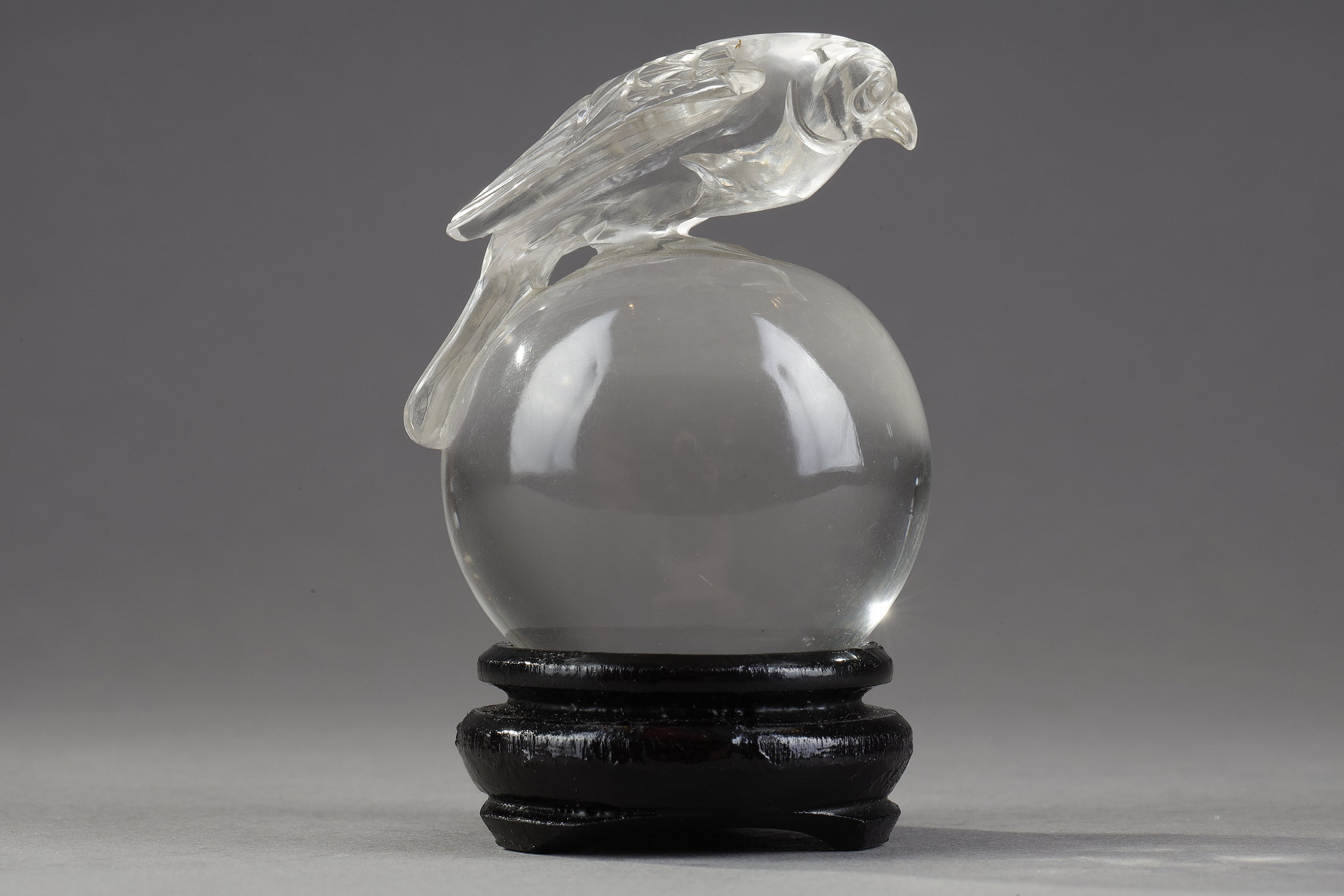 Small sphere in pure rock crystal surmounted by a raptor -China 19em century