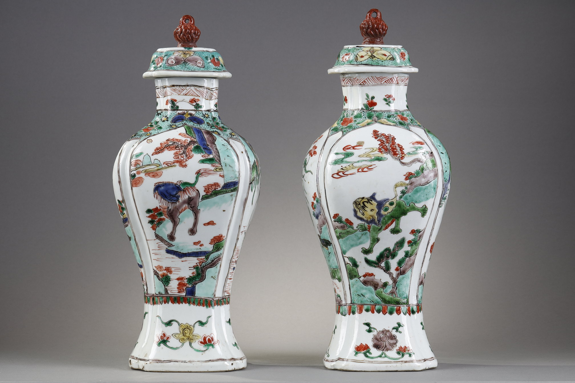 Pair of quadrangular porcelain vases "Famille Verte " decorated with kilins and birds on backgrounds of landscapes and butterflies - China Kangxi period 1662/1722 
High 32cm