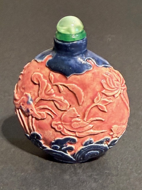 Snuff bottle porcelain molded with bird and lotus on each face   - 1890/1920