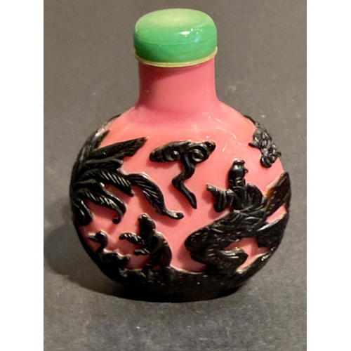 Snuff bottle glass overlay pink and black - China 19th century