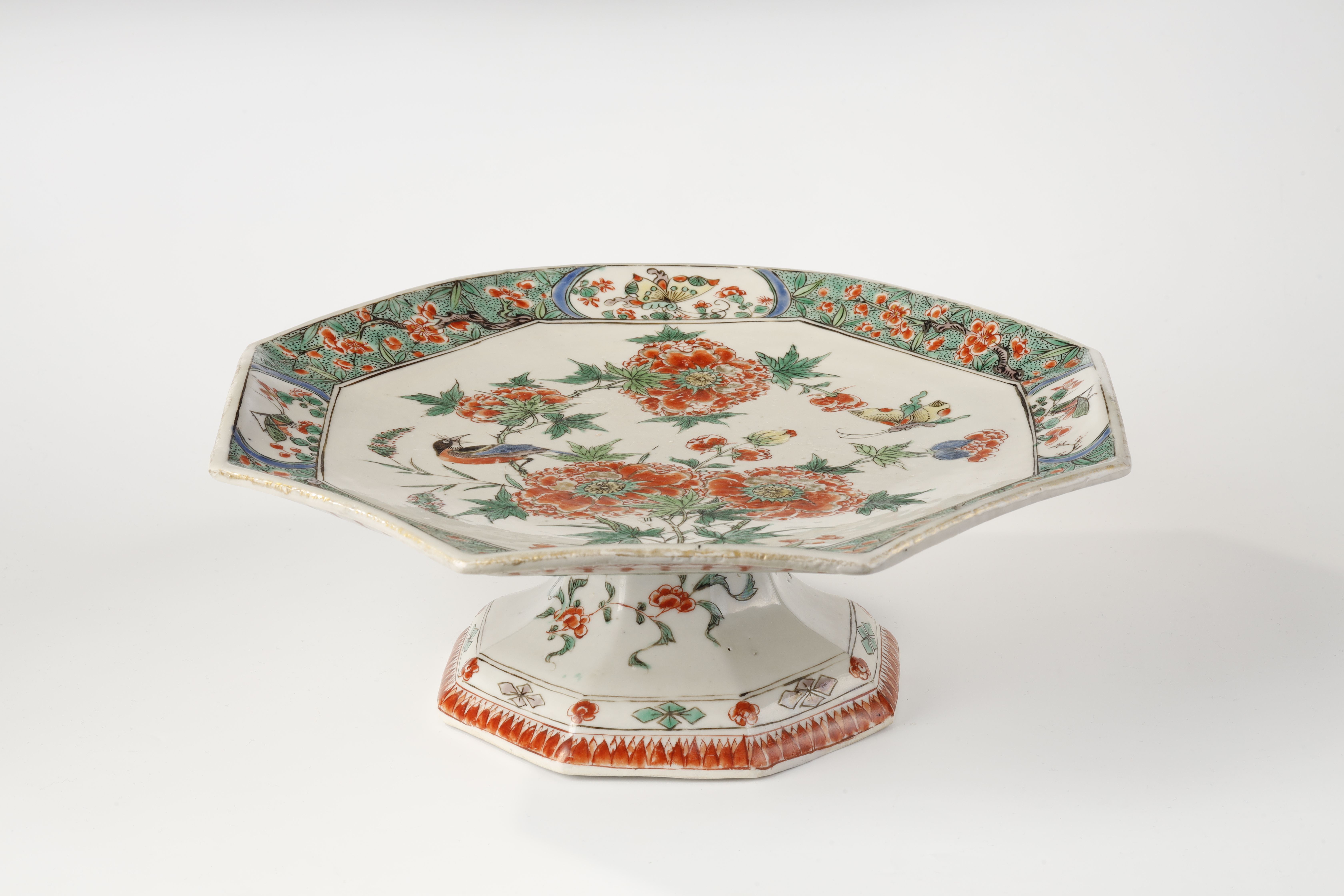 Very rare stemdish porcelain Famille Verte  certainly influenced by a stemdish in faience from Rouen. China Period Kangxi 1662/1722