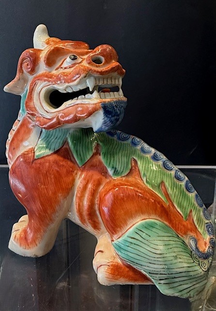 Rare iron red statuette, green, blue of a Qilin sitting with his head turned on the side China period
Qianlong (1736/1795) H 19cm