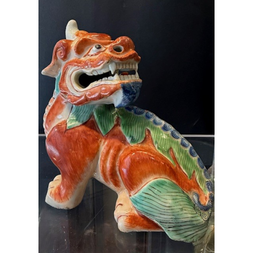 Rare iron red statuette, green, blue of a Qilin sitting with his head turned on the side China period
Qianlong (1736/1795) H 19cm