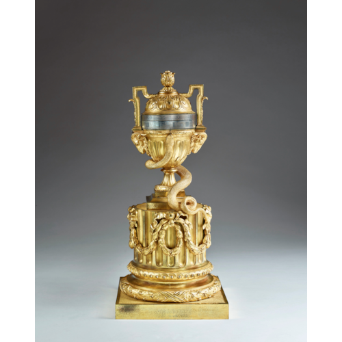 Mantel clock in chased and gilt bronze with rotating dials