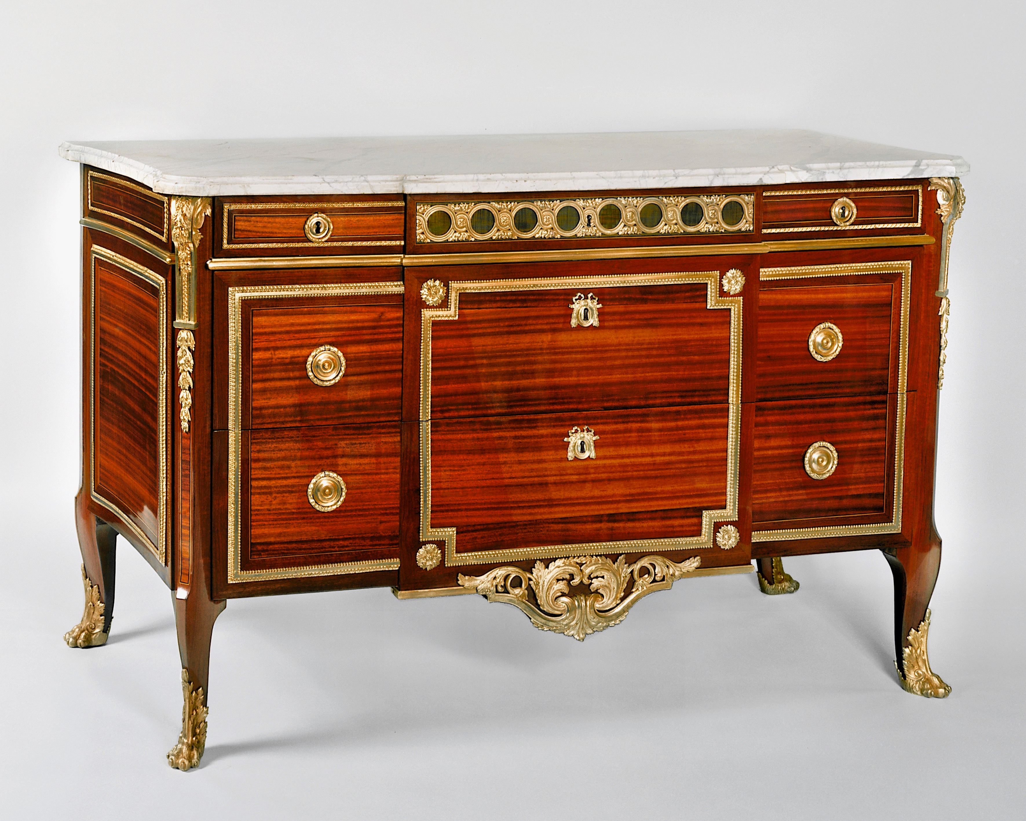 Exceptional chest of drawers in satin wood and amaranth decorated with chased and gilt bronzes