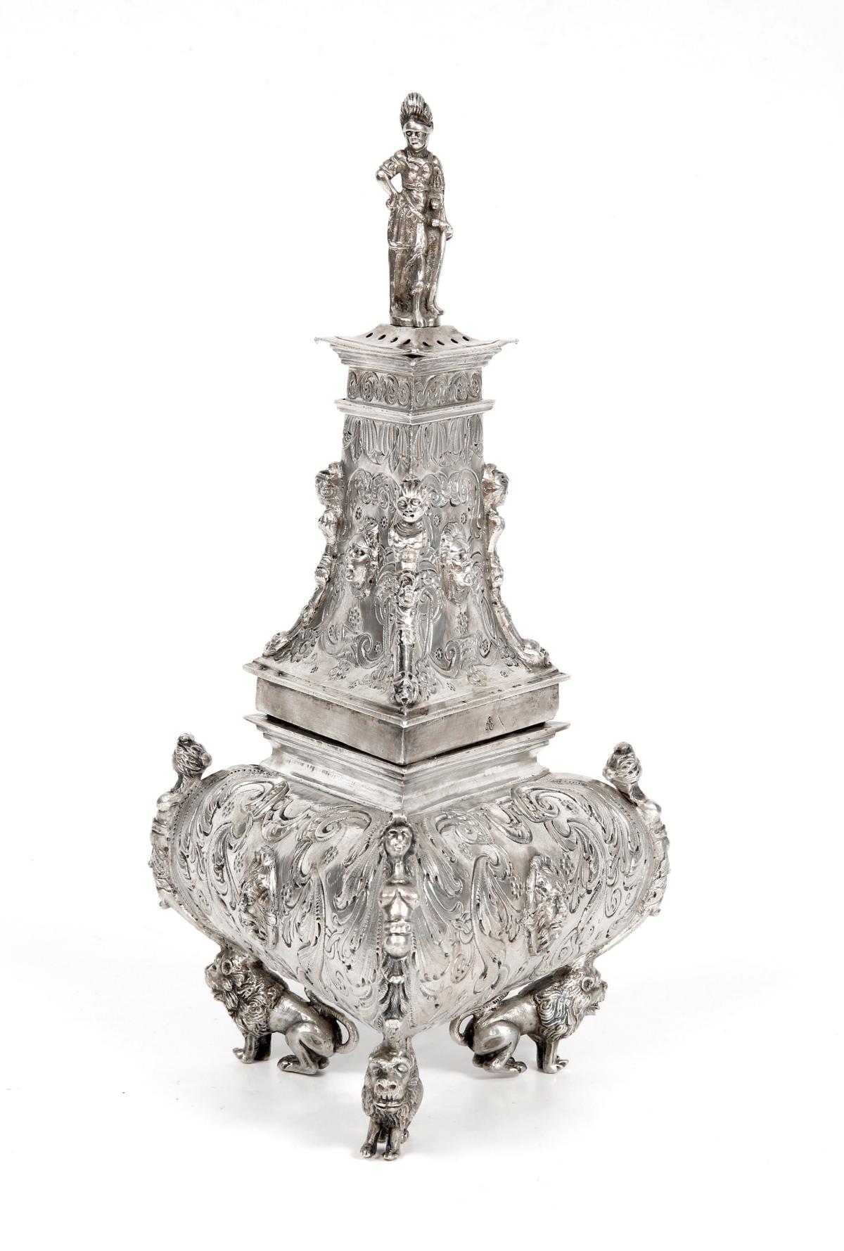 Salt and pepper cellar by Manuel Vieira Carvalho