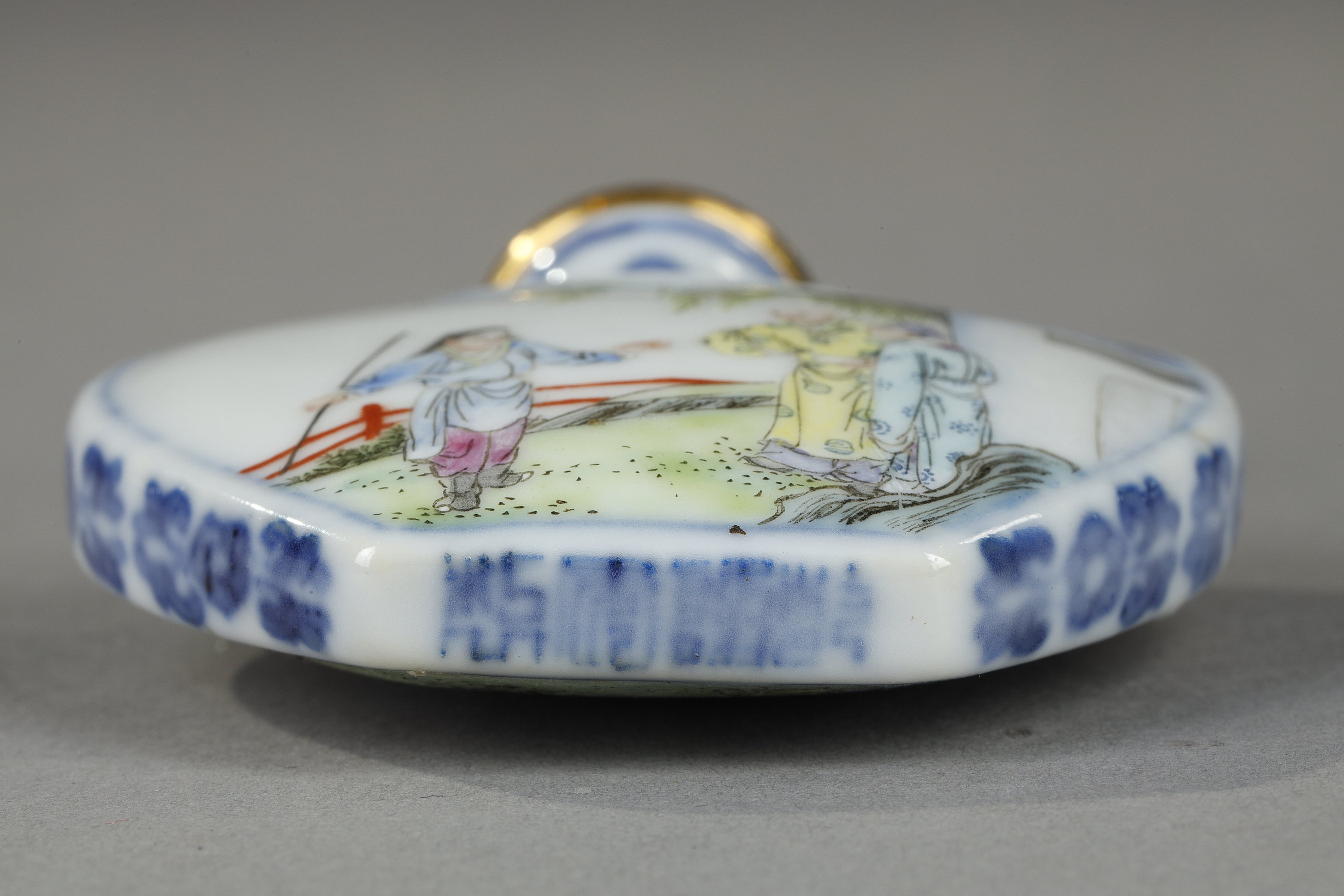 Snuff bottle porcelain ecusson shape decorated with characters in ...