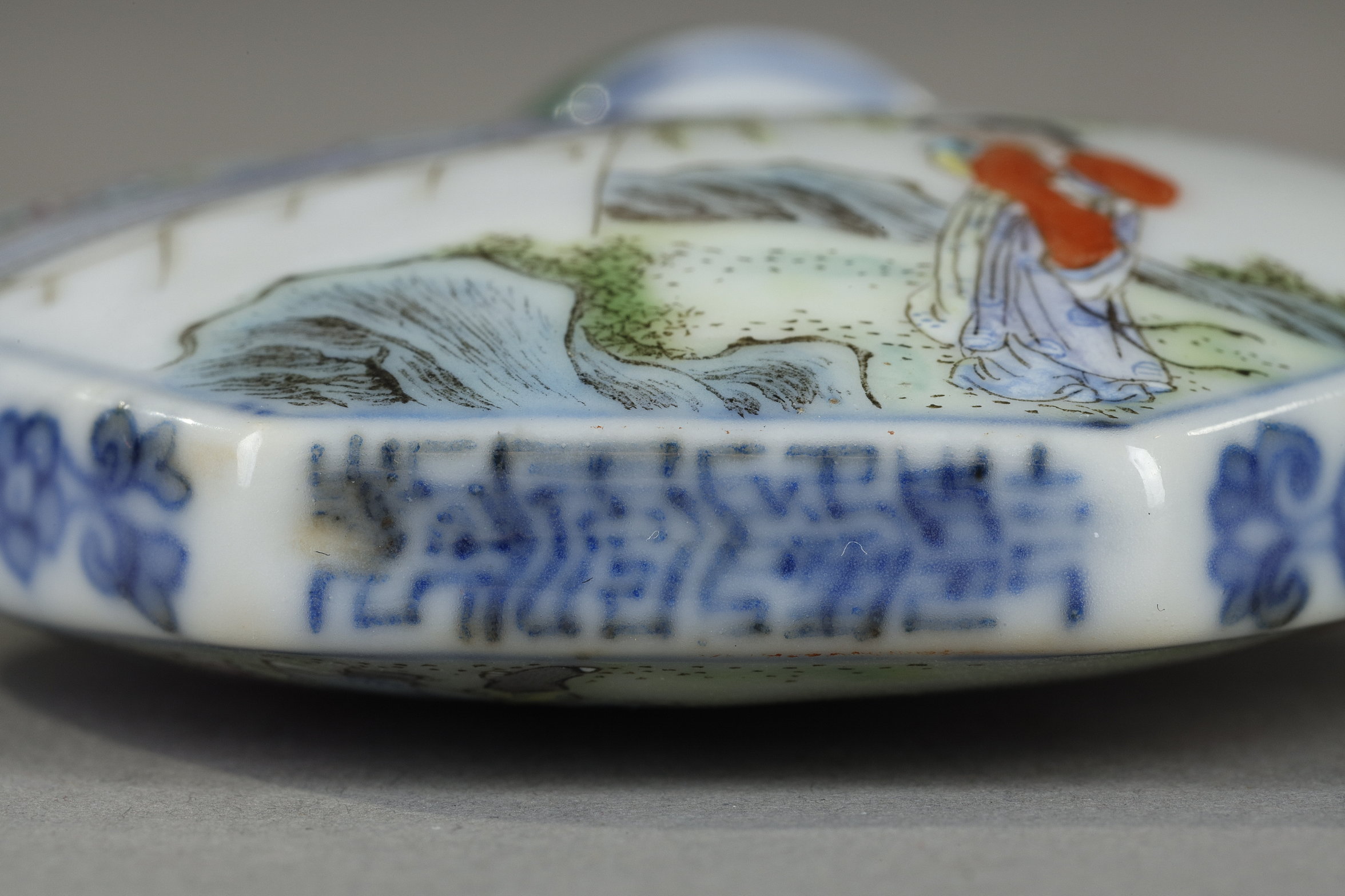 Snuff bottle porcelain ecusson shape decorated with characters in ...