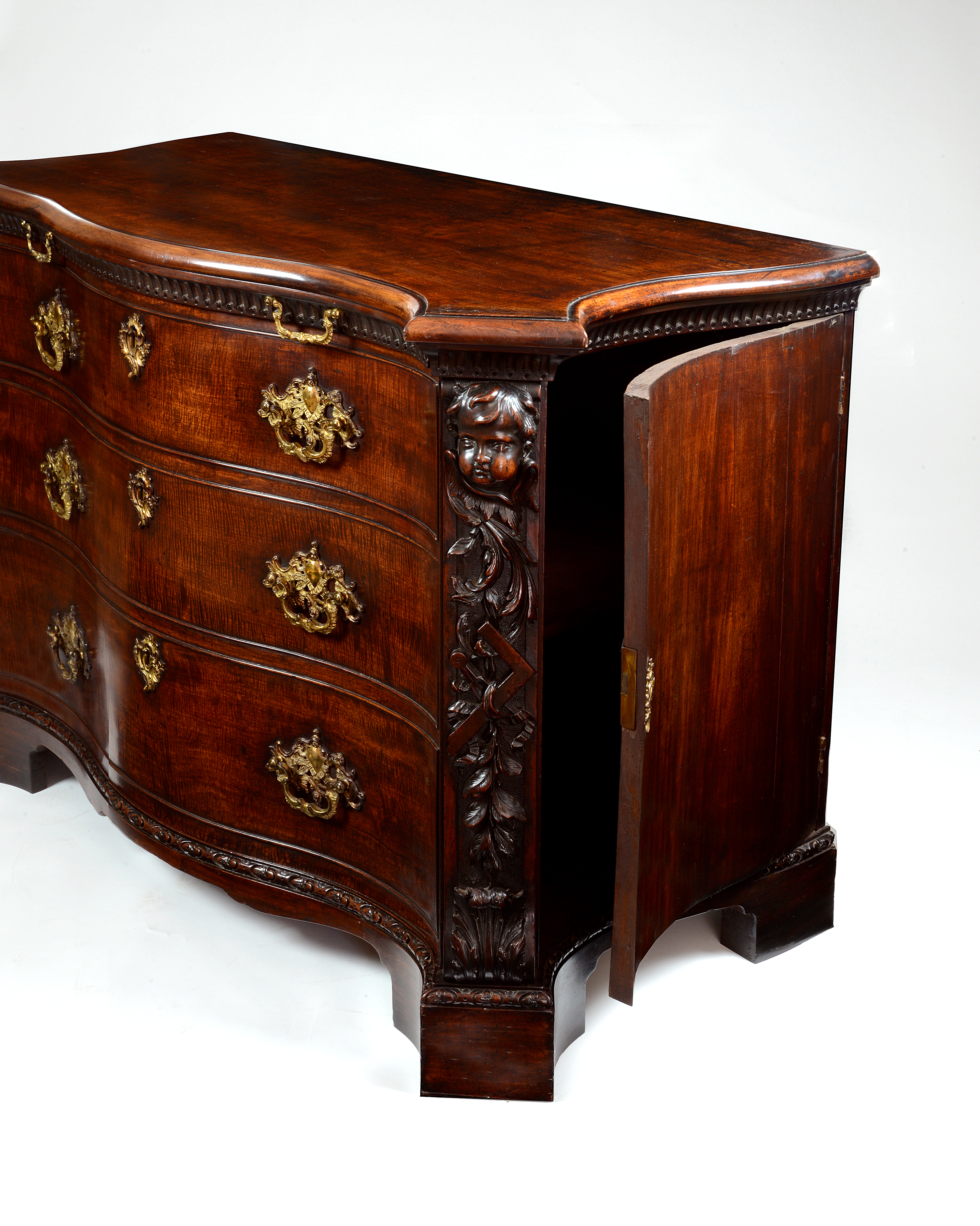 A highly important pair of serpentine fronted mahogany commodes | MasterArt